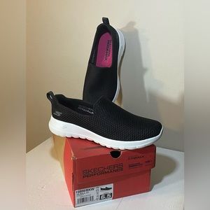Black Skechers Performance Go Walk JOY Size 6.5 New with box